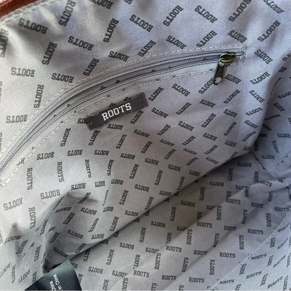 ROOTS Brown Leather zip tote bag - Picture 7 of 11
